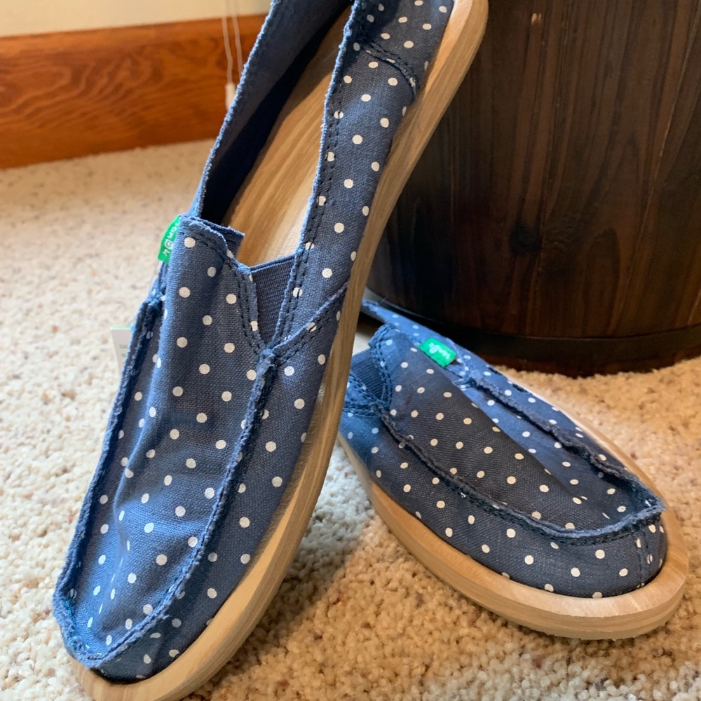 NWT Super cute polka dot loafers!